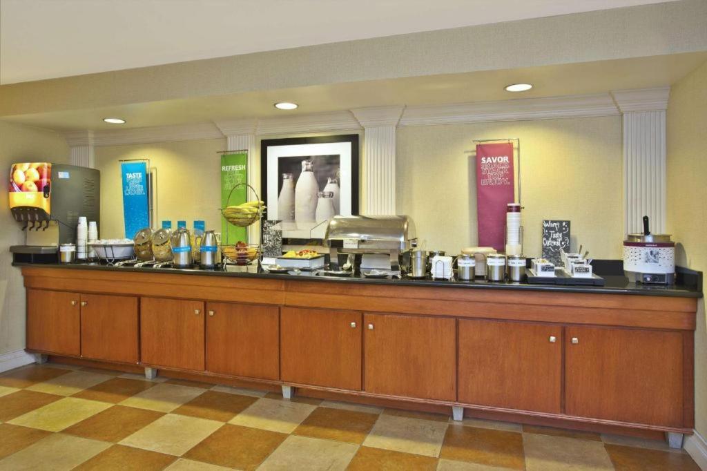 Hampton Inn Anderson Bagian luar foto